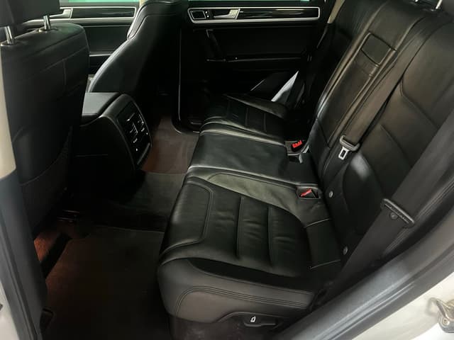 Volkswagen Touareg REAR_SEAT