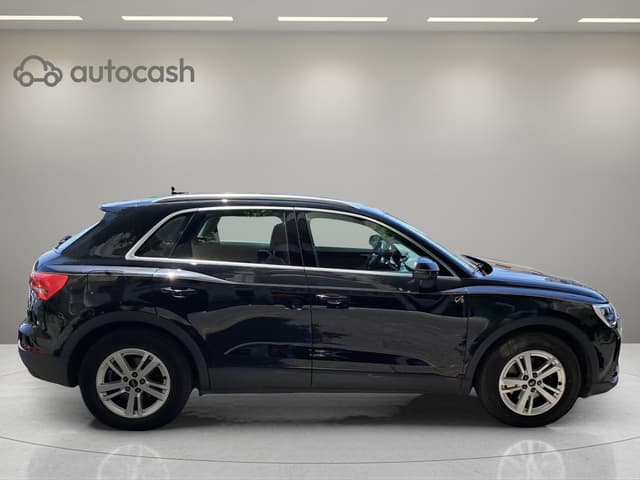 Audi Q3 RIGHT