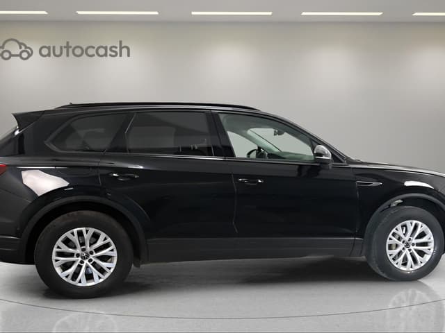 Volkswagen Touareg RIGHT