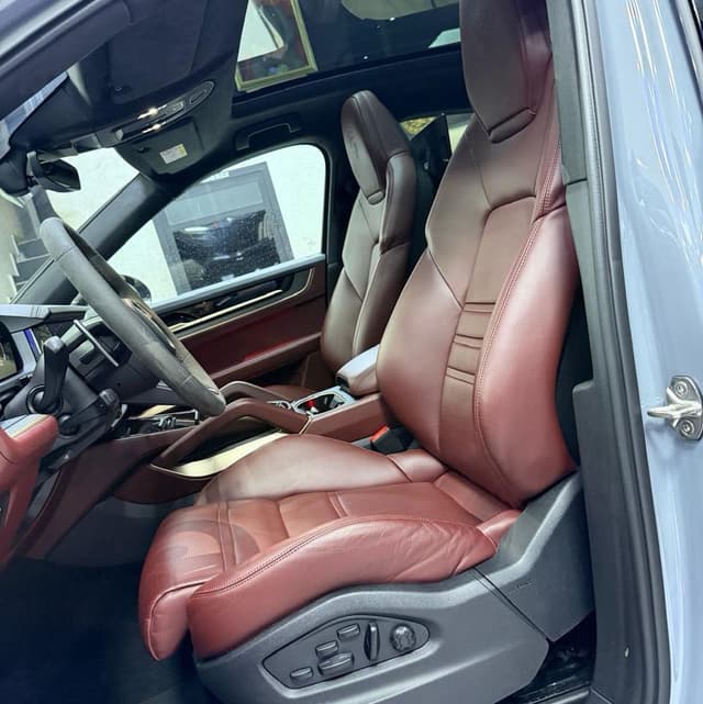 Porsche Cayenne Coupé FRONT_SEAT