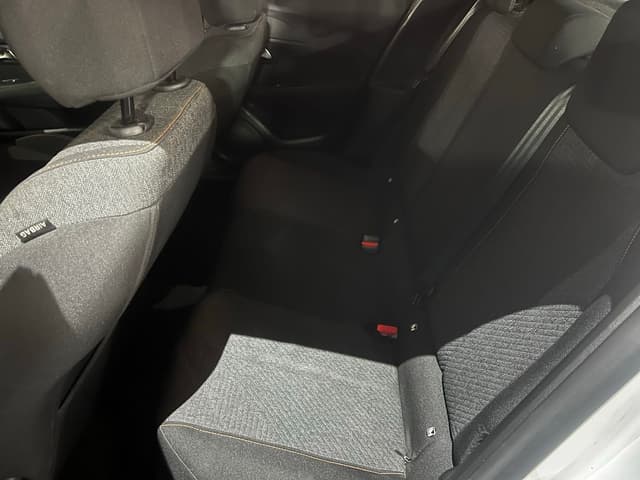 Peugeot 208 REAR_SEAT