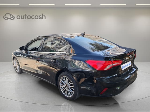 Ford Focus Sedan LEFT