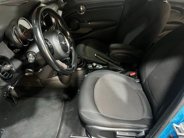Mini Cooper 5 portes FRONT_SEAT