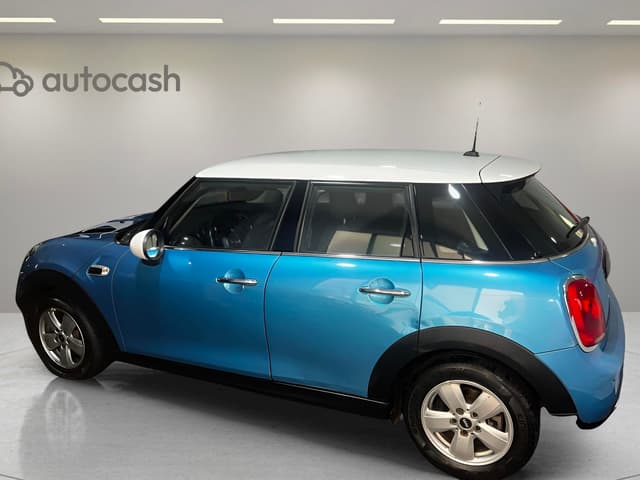 Mini Cooper 5 portes LEFT