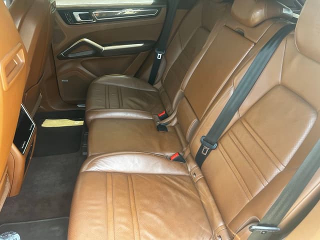 Porsche Cayenne REAR_SEAT