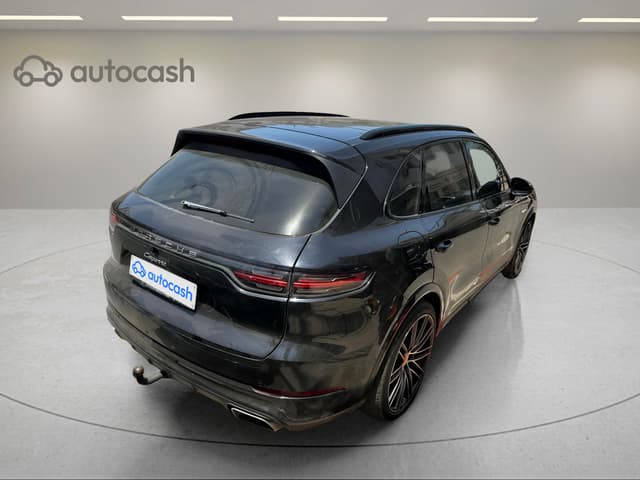 Porsche Cayenne RIGHT