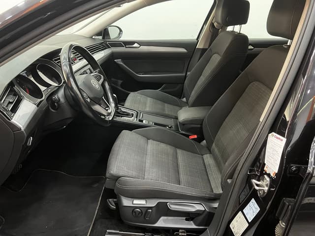 Volkswagen Passat FRONT_SEAT