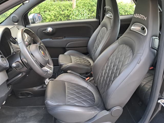 Abarth 595 FRONT_SEAT