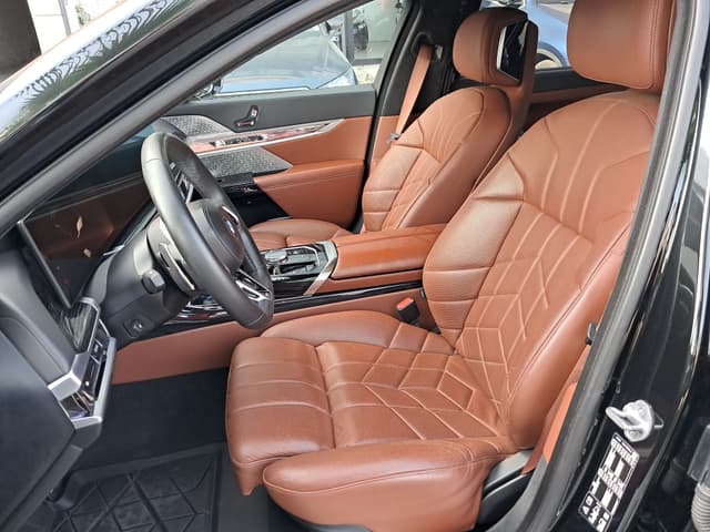 Bmw Série 7 FRONT_SEAT