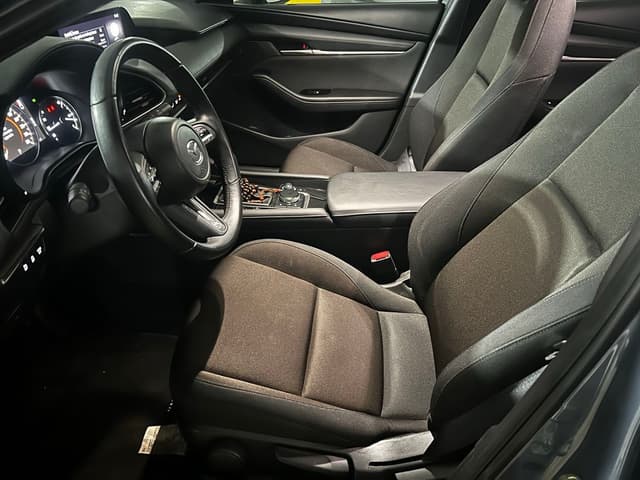 Mazda 3 FRONT_SEAT