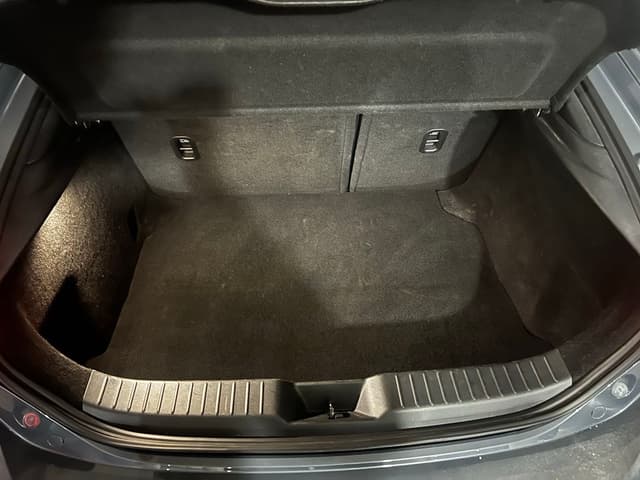 Mazda 3 TRUNK