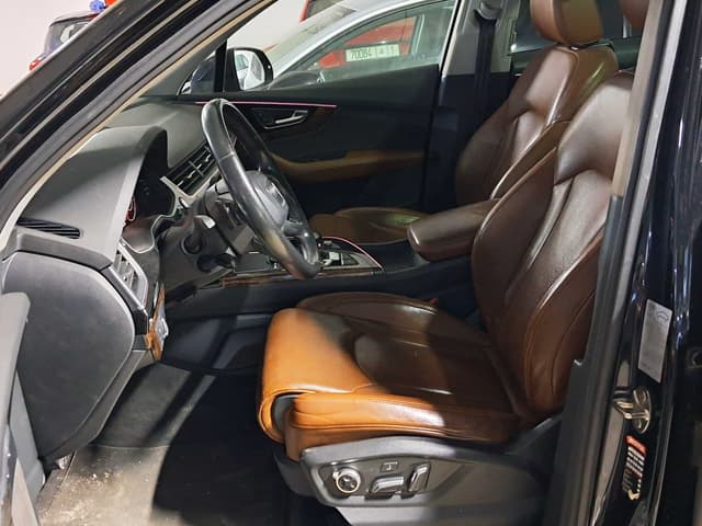 Audi Q7 FRONT_SEAT