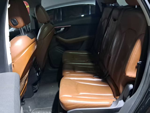 Audi Q7 REAR_SEAT