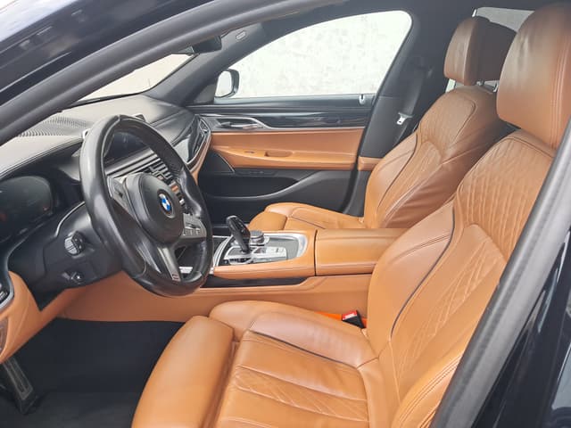 Bmw Série 7 FRONT_SEAT