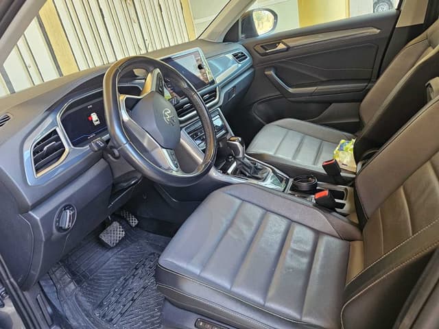 Volkswagen T Roc FRONT_SEAT