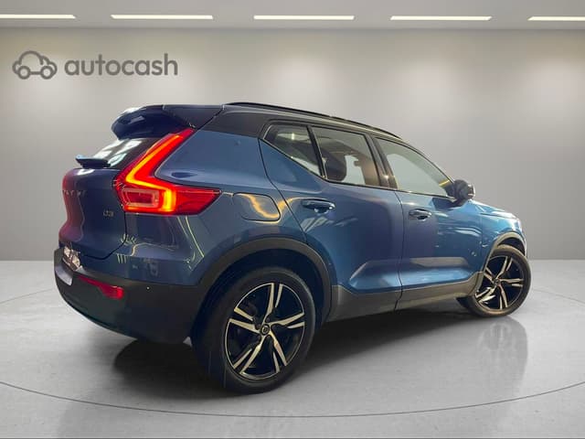 Volvo XC40 LEFT