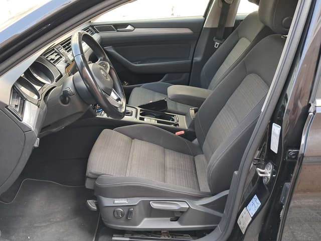 Volkswagen Passat FRONT_SEAT