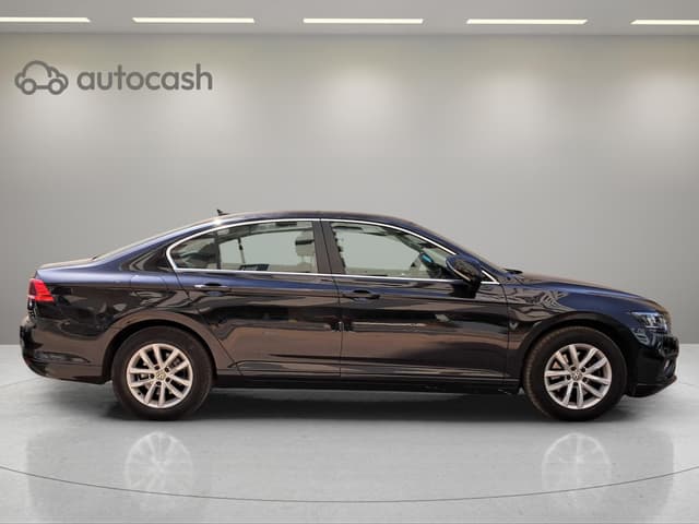 Volkswagen Passat RIGHT