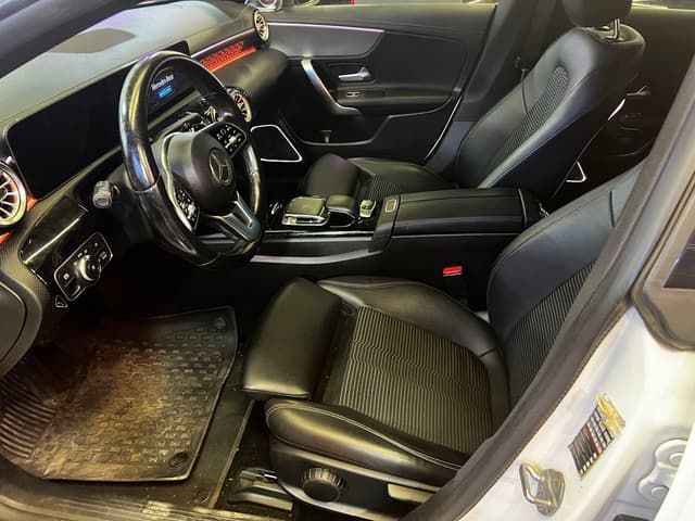 Mercedes CLA Coupé FRONT_SEAT