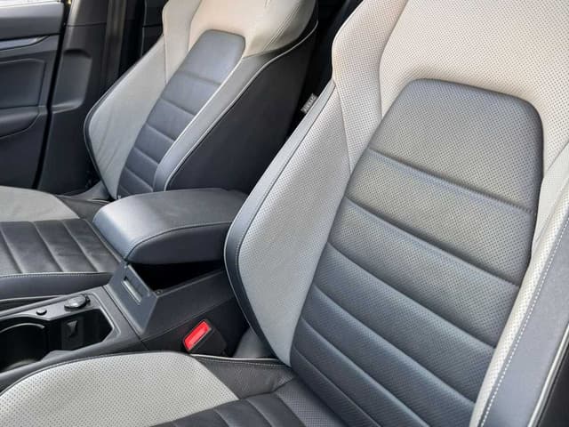 Volkswagen Golf FRONT_SEAT