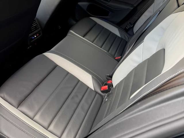Volkswagen Golf REAR_SEAT