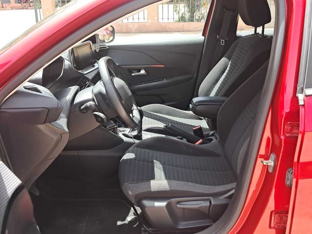 Peugeot 208 FRONT_SEAT