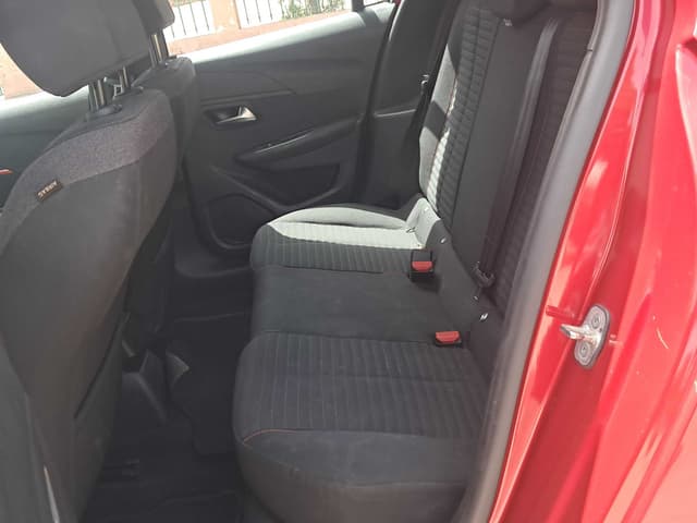 Peugeot 208 REAR_SEAT