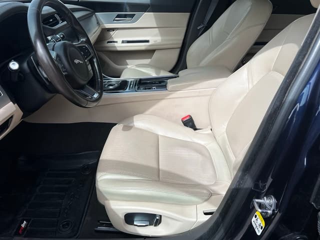 Jaguar XF FRONT_SEAT