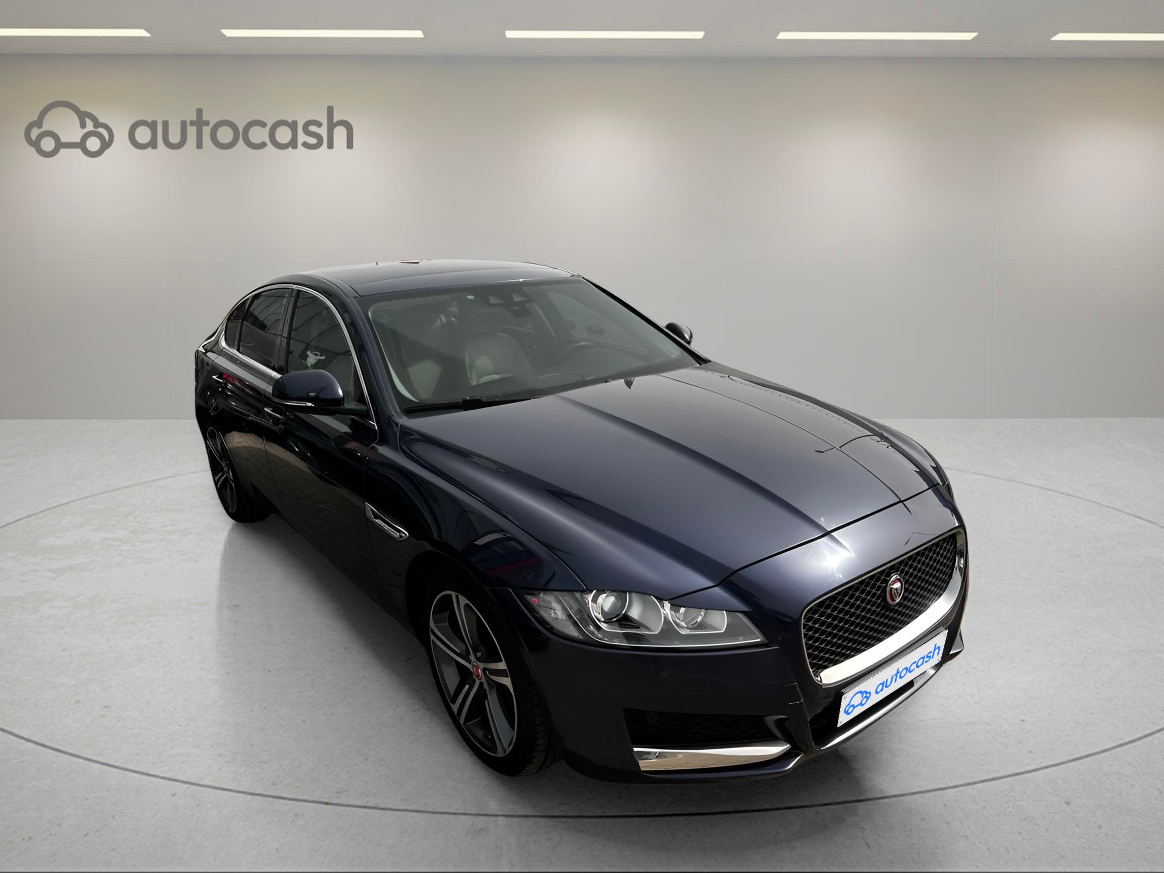 Jaguar XF 2.0 i4D 180 AT Luxury Black Editon