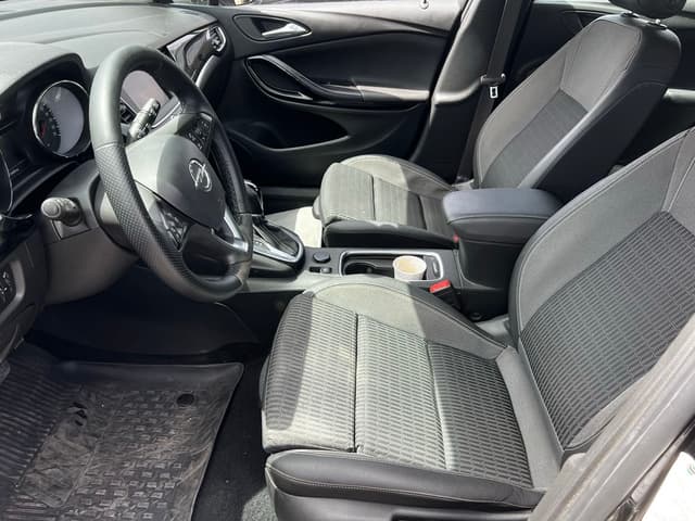 Opel Astra FRONT_SEAT