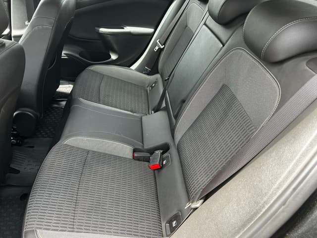 Opel Astra REAR_SEAT
