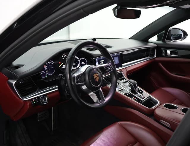 Porsche Panamera FRONT_SEAT
