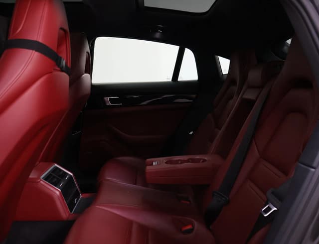 Porsche Panamera REAR_SEAT