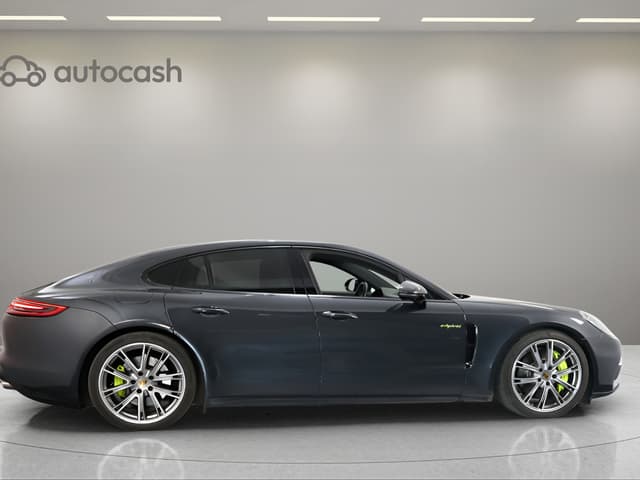 Porsche Panamera RIGHT