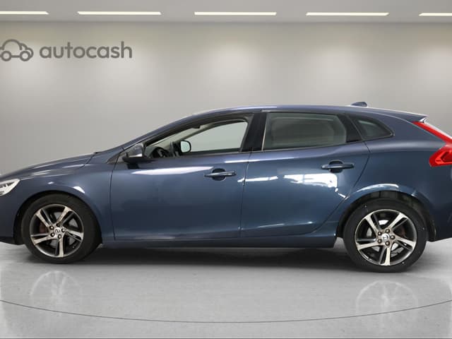 Volvo V40 LEFT