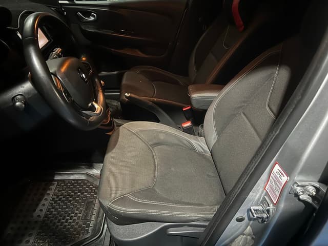 Renault Clio FRONT_SEAT