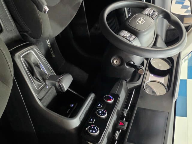 Hyundai Accent FRONT_SEAT