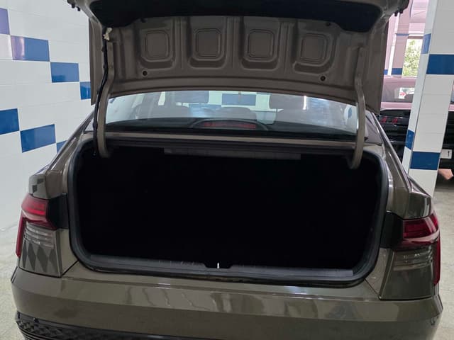Hyundai Accent TRUNK