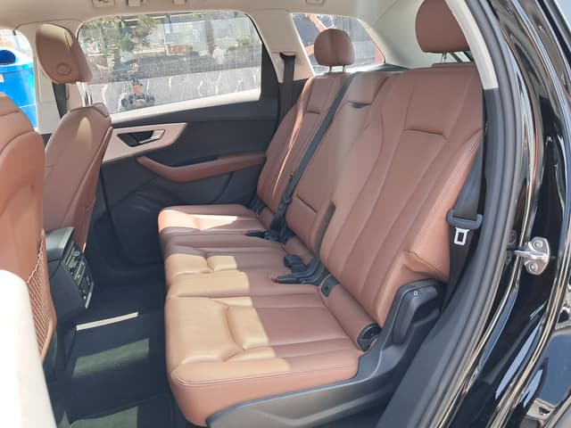 Audi Q7 REAR_SEAT