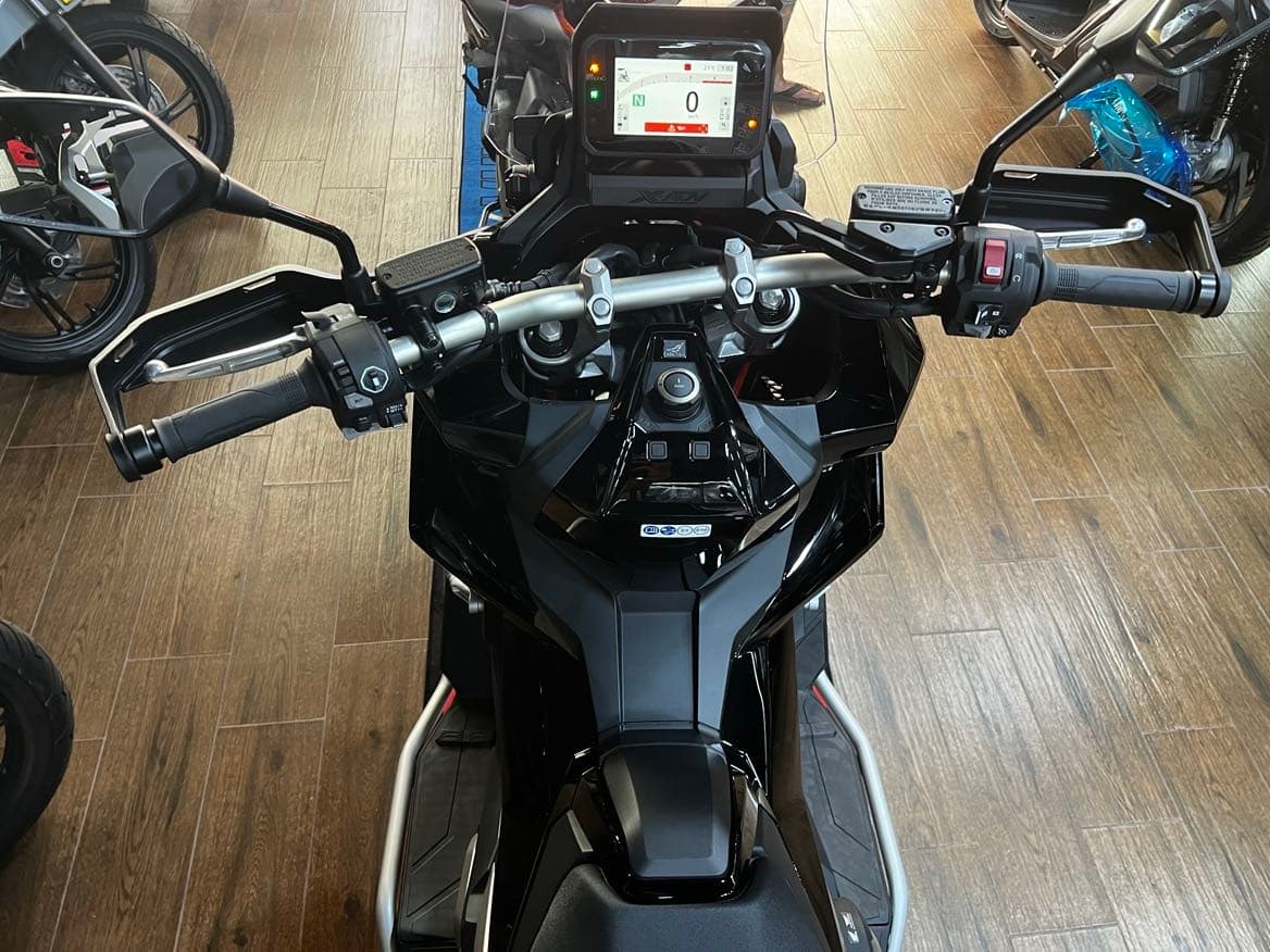 Honda CR Z HONDA X-ADV 750