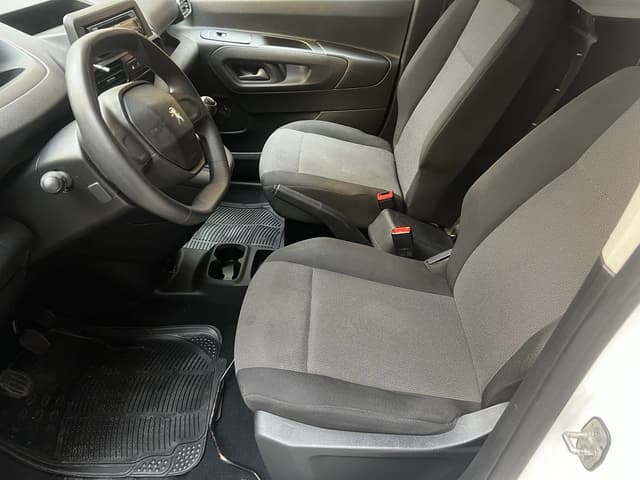 Peugeot Partner FRONT_SEAT