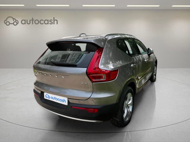 Volvo XC40 LEFT