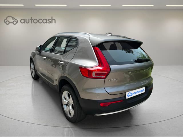 Volvo XC40 RIGHT