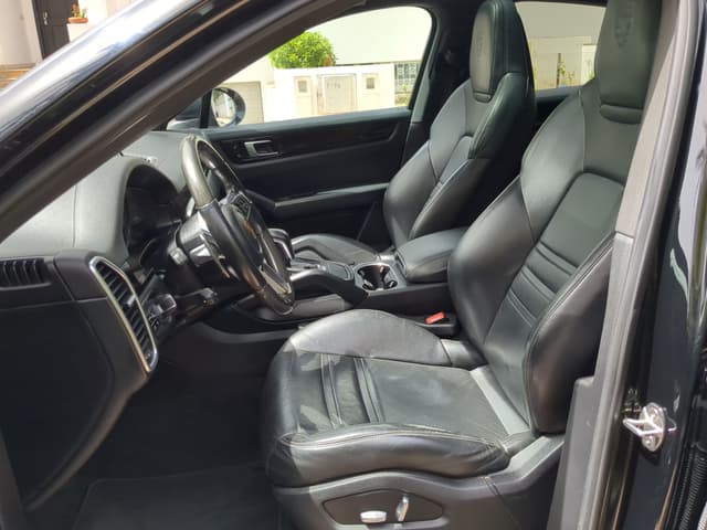 Porsche Cayenne FRONT_SEAT
