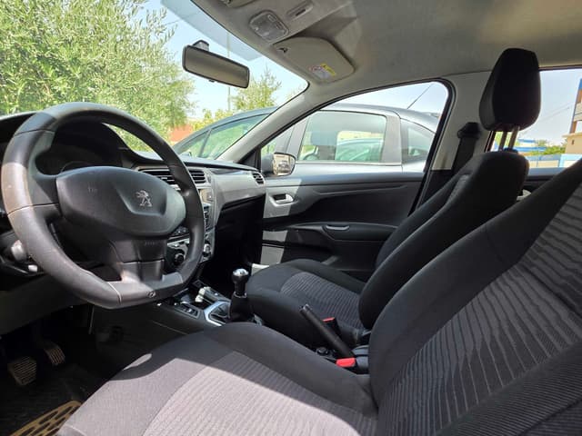 Peugeot 301 FRONT_SEAT