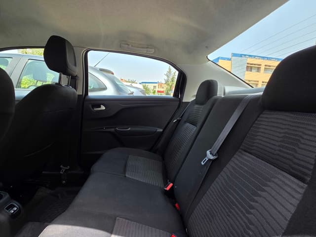 Peugeot 301 REAR_SEAT