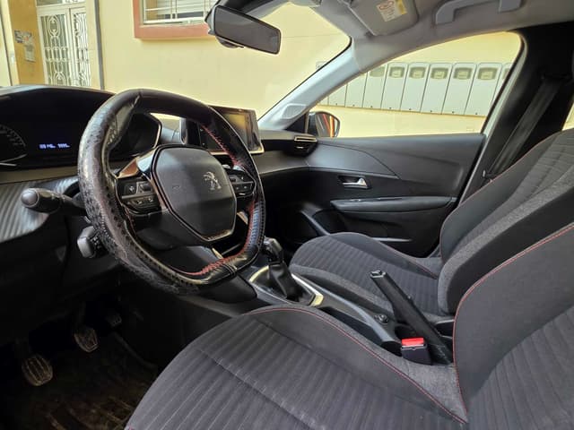 Peugeot 208 FRONT_SEAT