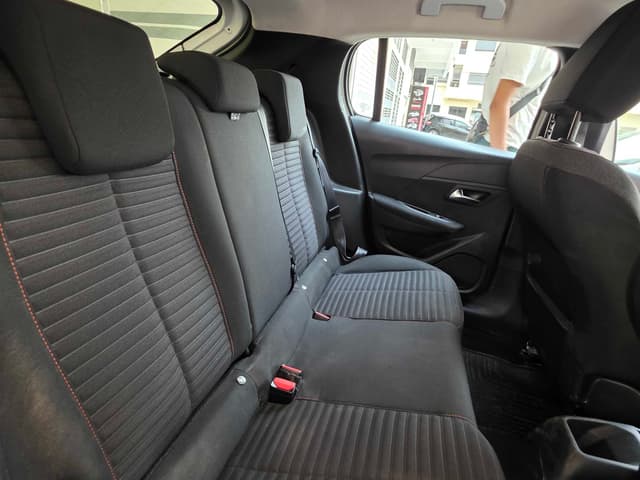 Peugeot 208 REAR_SEAT