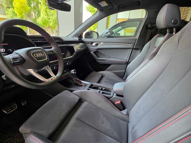 Audi Q3 FRONT_SEAT