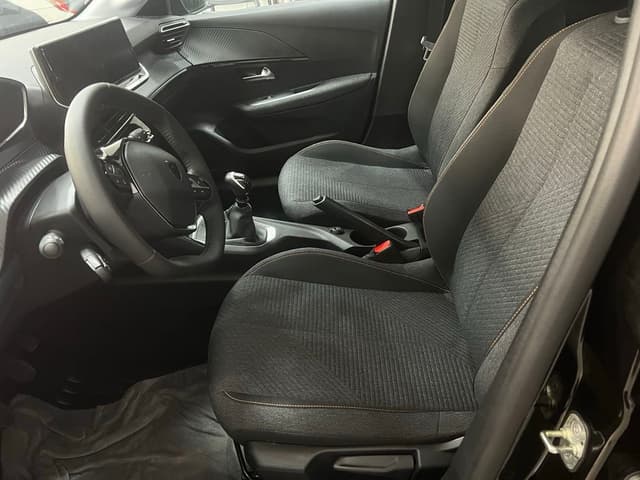 Peugeot 208 FRONT_SEAT